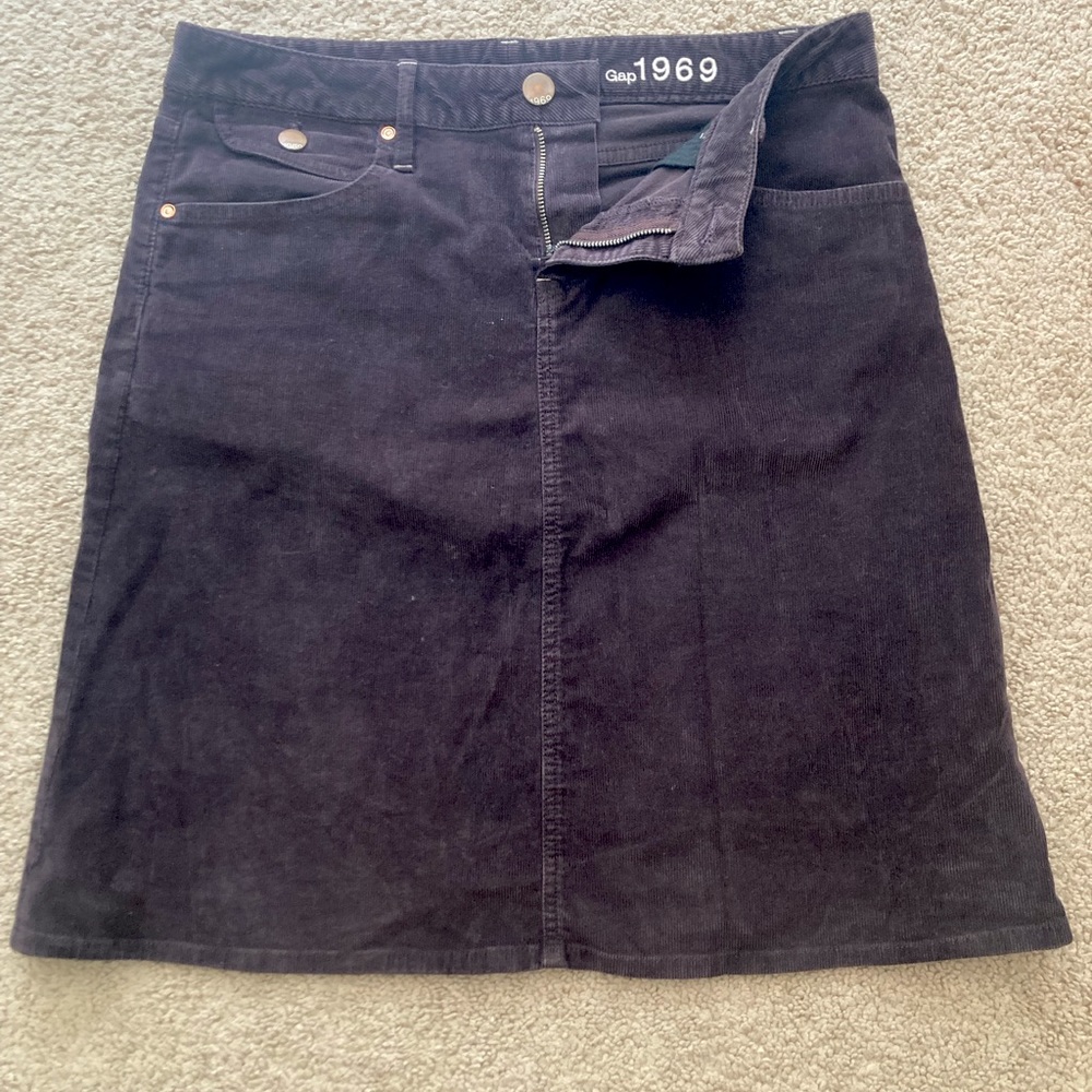 Cute Gap brown corduroy skirt